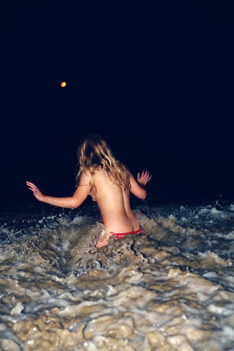 Девушки в бикини