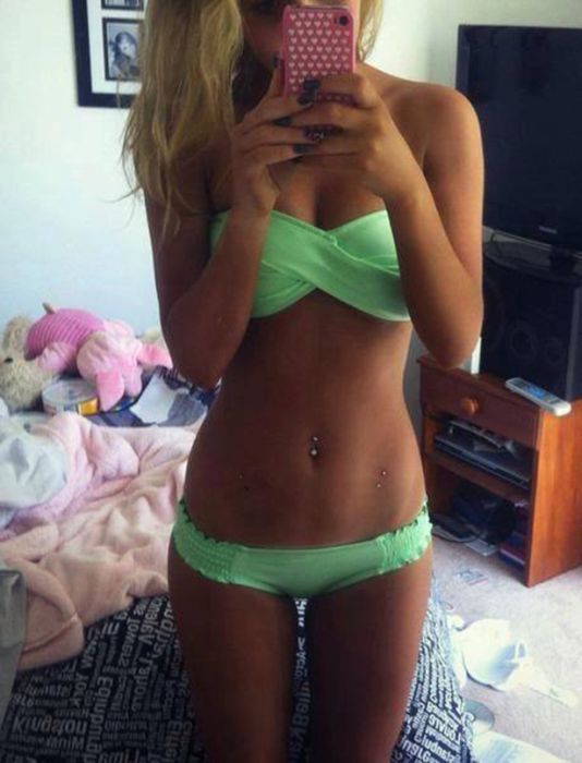 Девушки в бикини