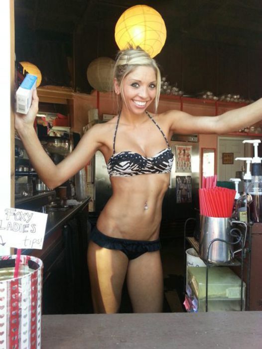 Девушки в бикини