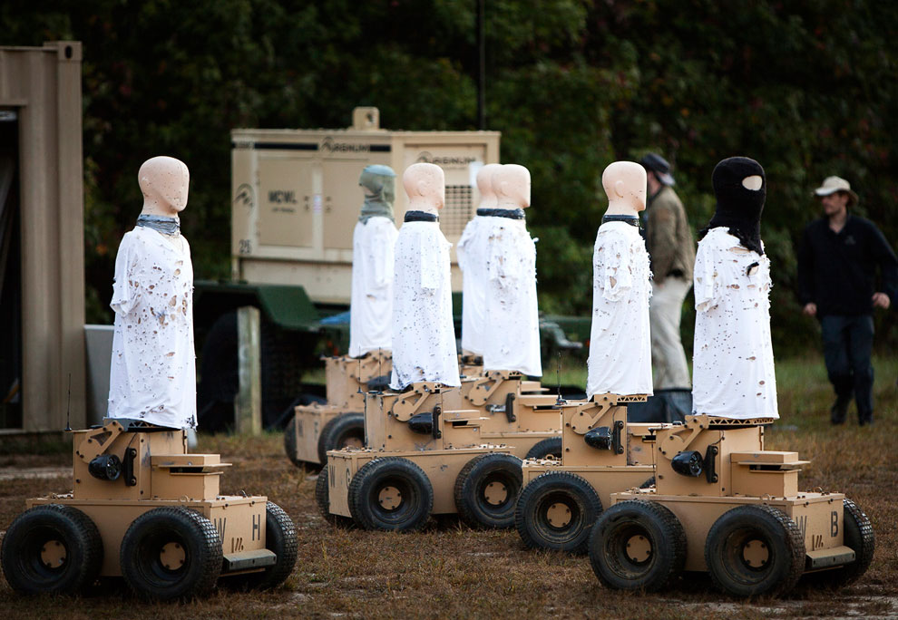 Роботы на работе Роботы на работе