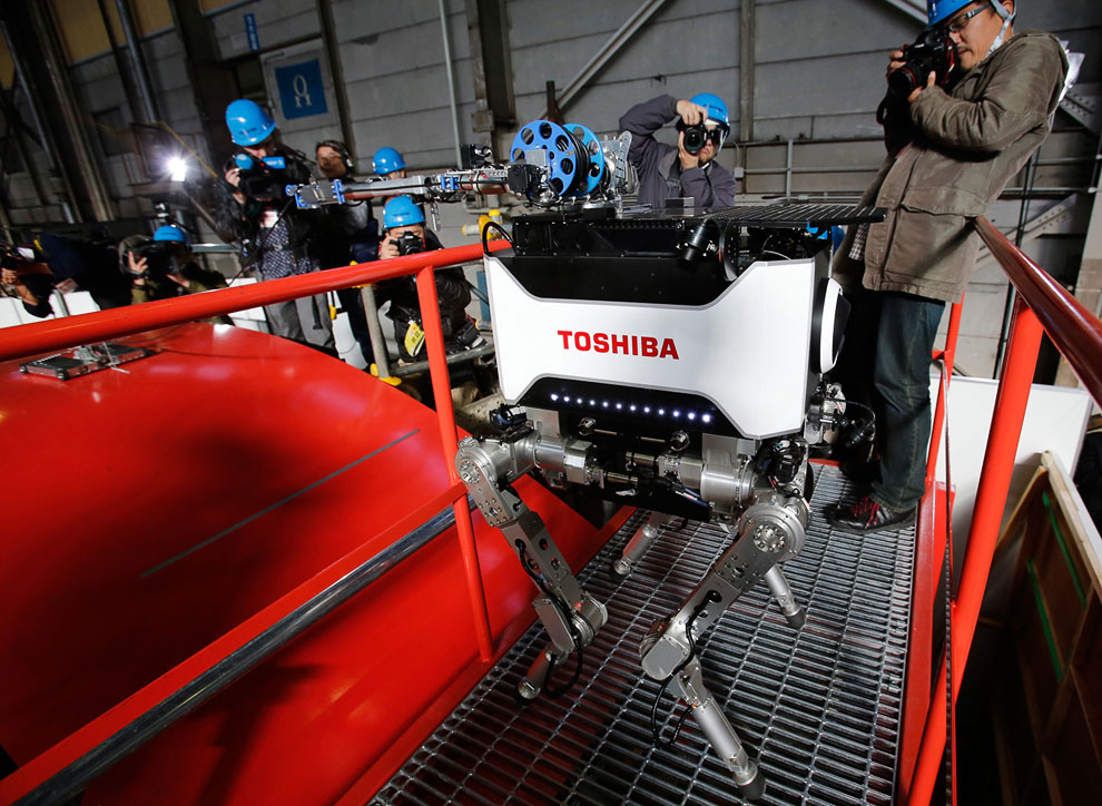 Роботы на работе Роботы на работе