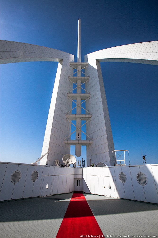 Теннис над облаками