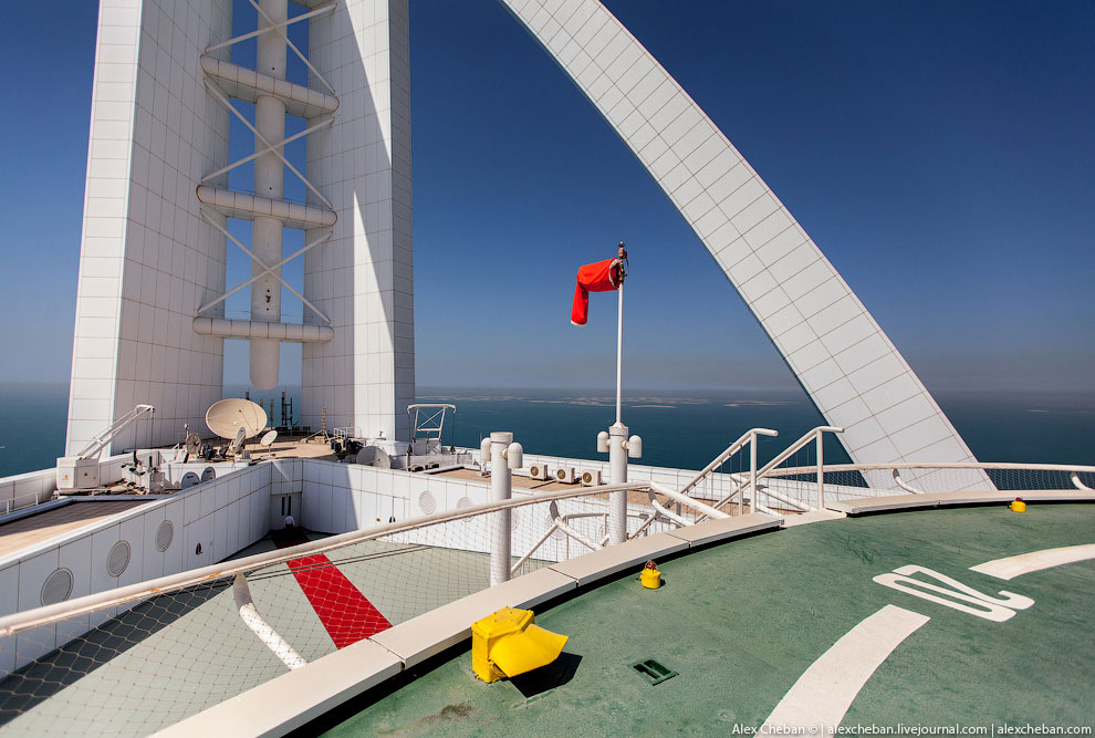 Теннис над облаками