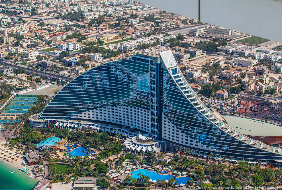 Теннис над облаками