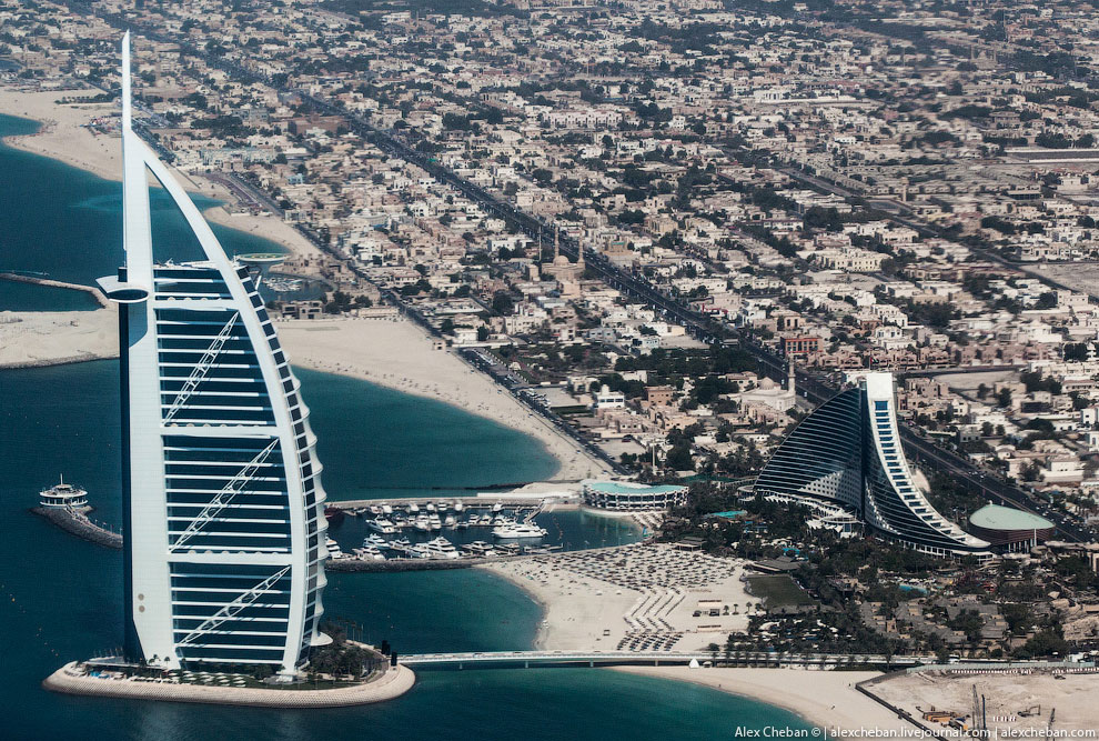 Теннис над облаками