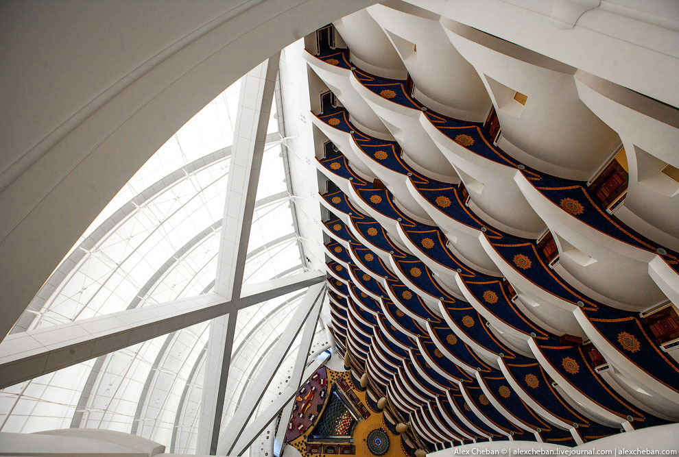 Теннис над облаками