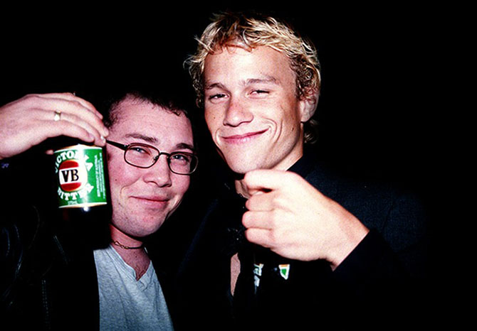 От Одри Хепбёрн до Леди Гаги: фотограф 25 лет делал селфи со знаменитостями