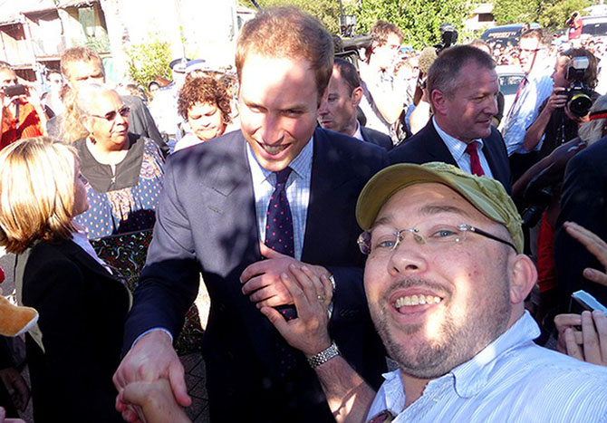 От Одри Хепбёрн до Леди Гаги: фотограф 25 лет делал селфи со знаменитостями