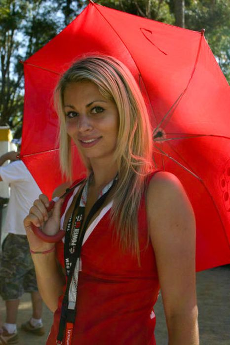 Девушки с гонок Формулы-1 (101 фото)