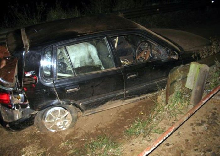 Нашли угнанный автомобиль, а вместе с ним и... (4 фото)