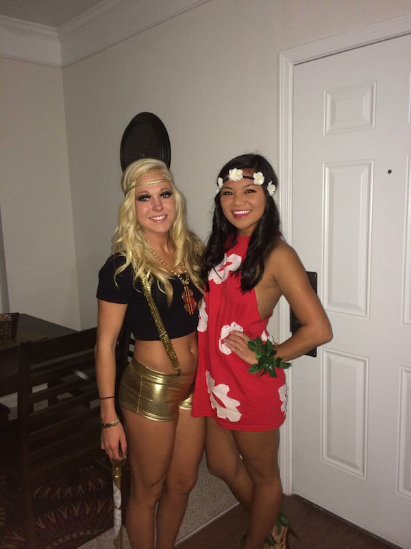 Симпатичные улыбчивые подруги