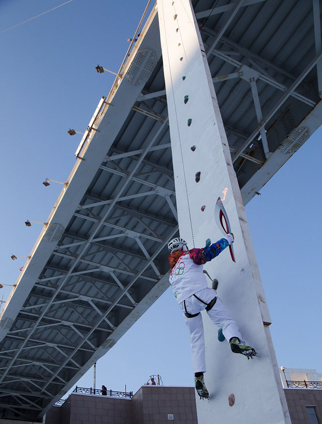 Самые яркие моменты путешествия Олимпийского огня 2014, глазами иностранных журналистов