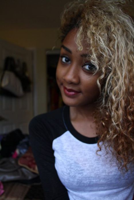 Красивые темнокожие девушки (50 фото)