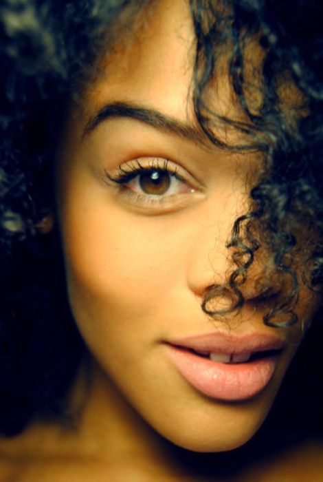 Красивые темнокожие девушки (50 фото)