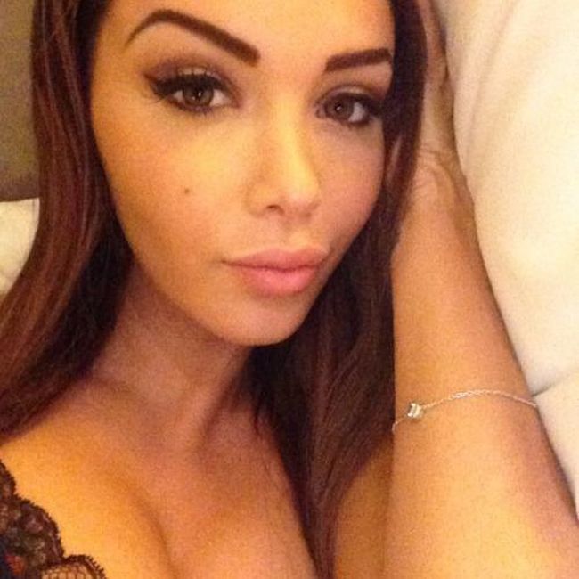 Девушки фотографируют себя (43 фото)