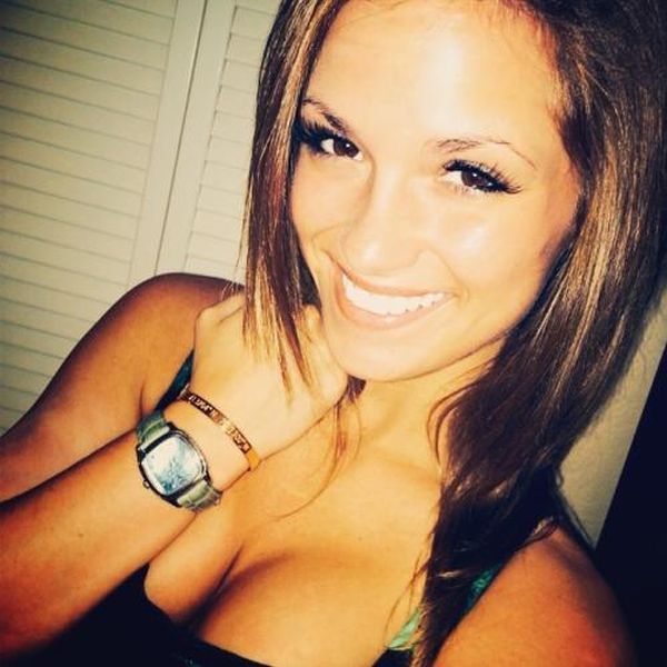 Девушки фотографируют себя (43 фото)