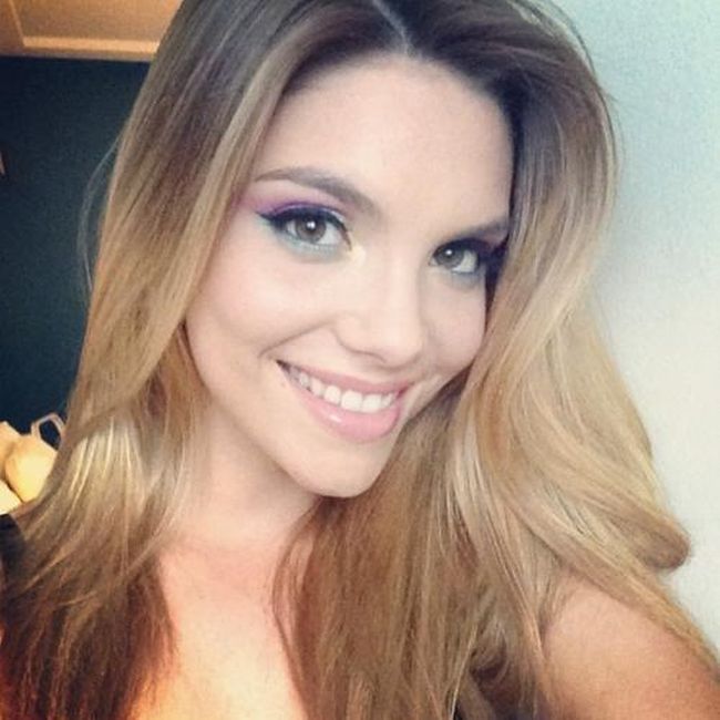 Девушки фотографируют себя (43 фото)