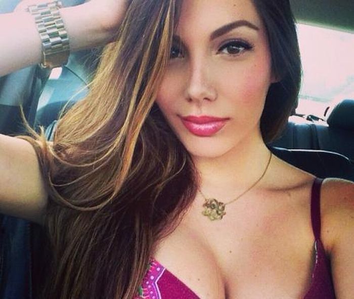 Девушки фотографируют себя (43 фото)