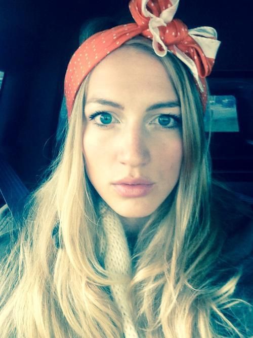 Девушки фотографируют себя (43 фото)