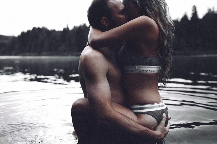 Интимная послеродовая фотосессия женщины, родившей 3 детей за 1 год и потерявшей уверенность в себе