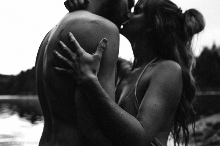 Интимная послеродовая фотосессия женщины, родившей 3 детей за 1 год и потерявшей уверенность в себе