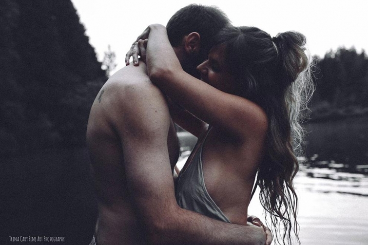 Интимная послеродовая фотосессия женщины, родившей 3 детей за 1 год и потерявшей уверенность в себе