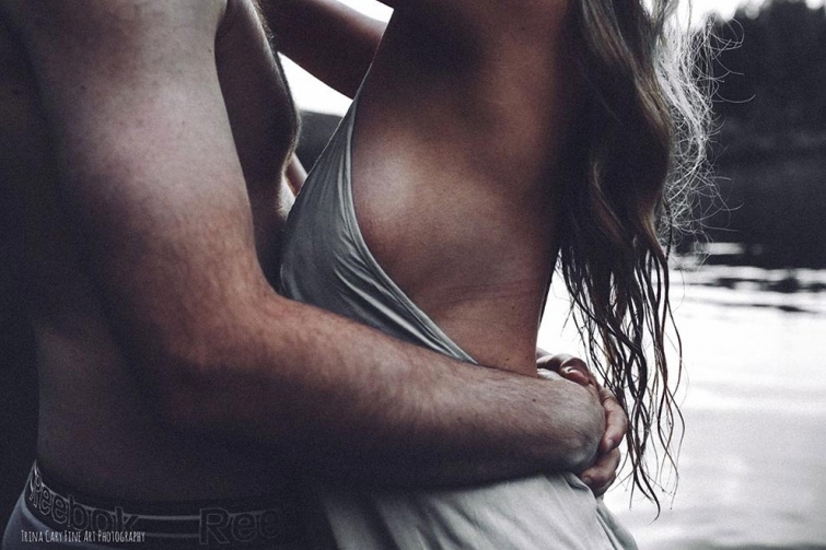 Интимная послеродовая фотосессия женщины, родившей 3 детей за 1 год и потерявшей уверенность в себе