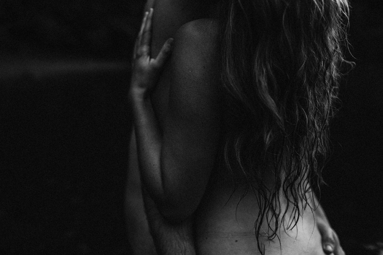 Интимная послеродовая фотосессия женщины, родившей 3 детей за 1 год и потерявшей уверенность в себе