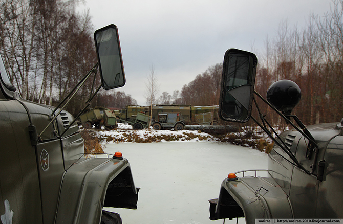 Березки, снег и списанная военная техника