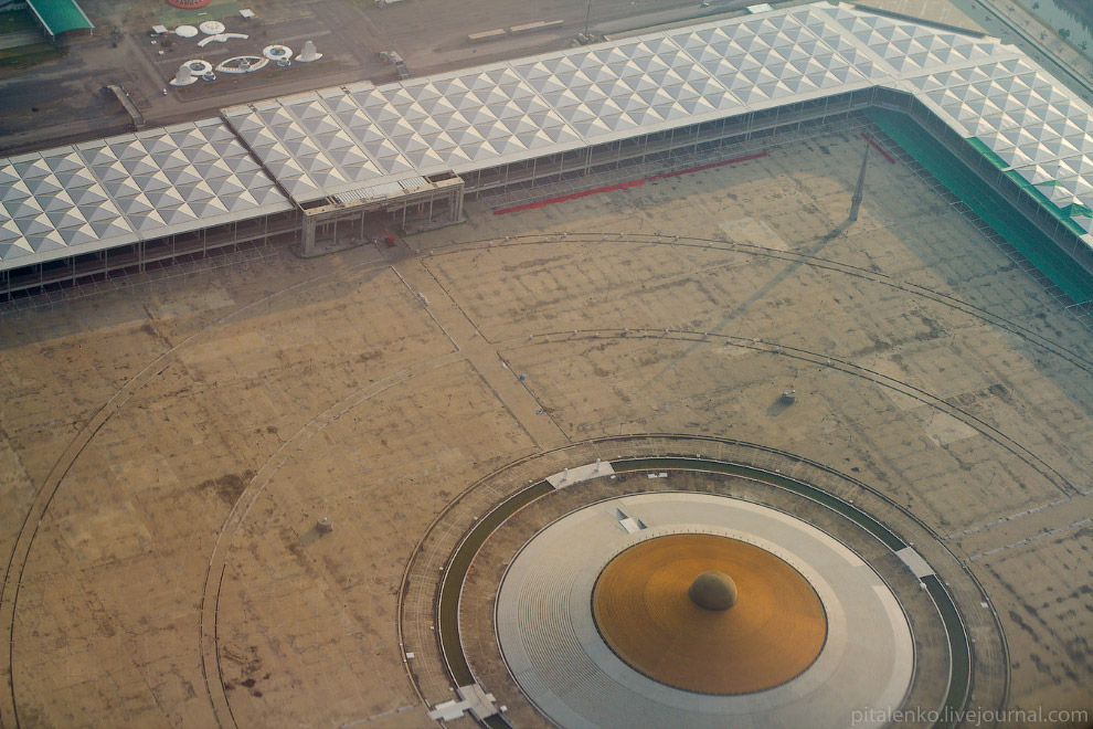 Храм Wat Dhammakaya и миллион золотых статуэток