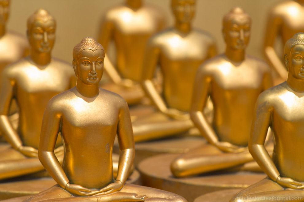 Храм Wat Dhammakaya и миллион золотых статуэток