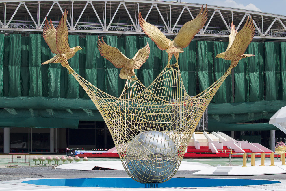 Храм Wat Dhammakaya и миллион золотых статуэток