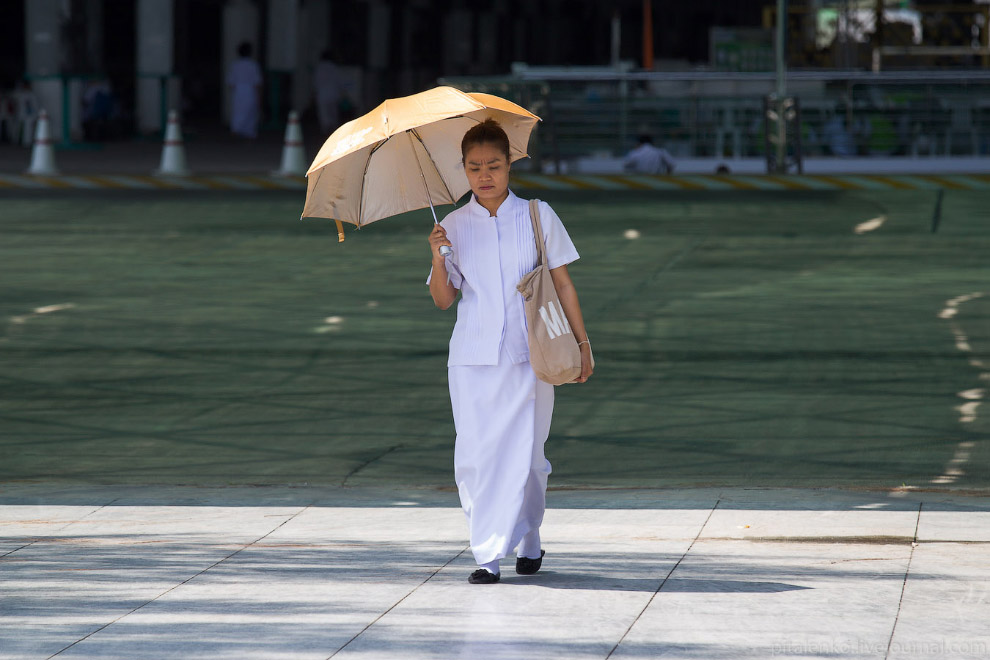 Храм Wat Dhammakaya и миллион золотых статуэток