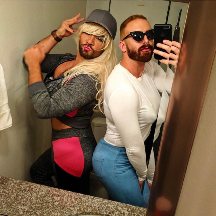 Смешная страница в Instagram, где мужчины пародируют типичные женские фотографии