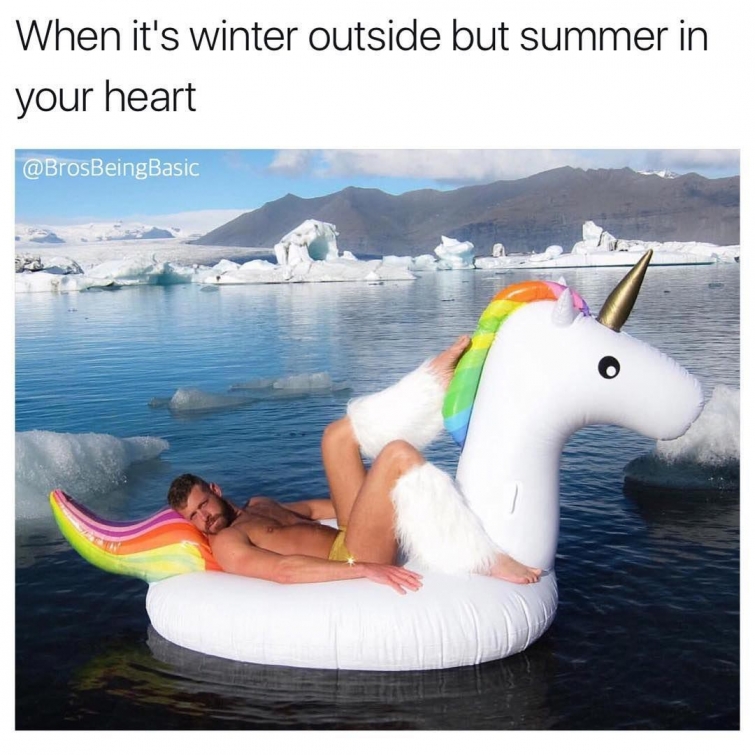 Смешная страница в Instagram, где мужчины пародируют типичные женские фотографии