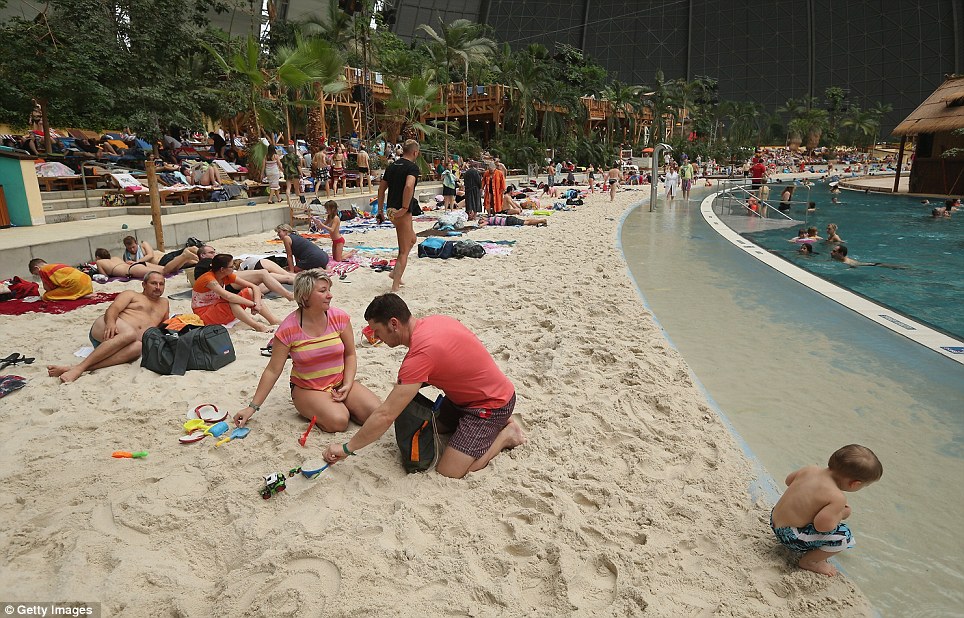 Тропический остров под куполом