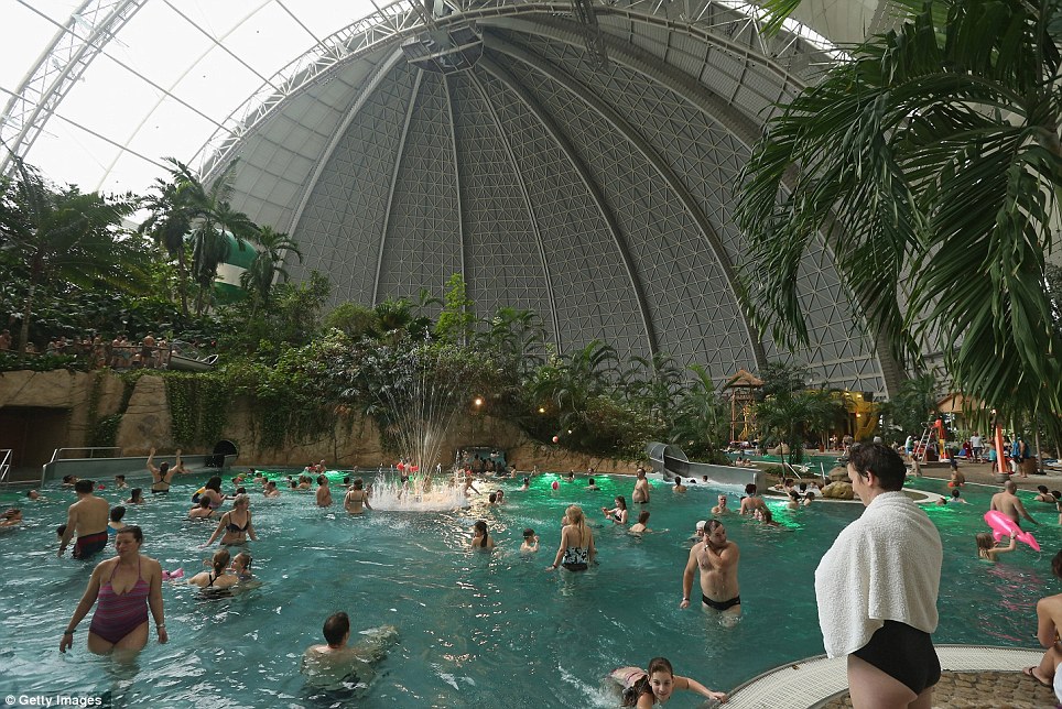 Тропический остров под куполом