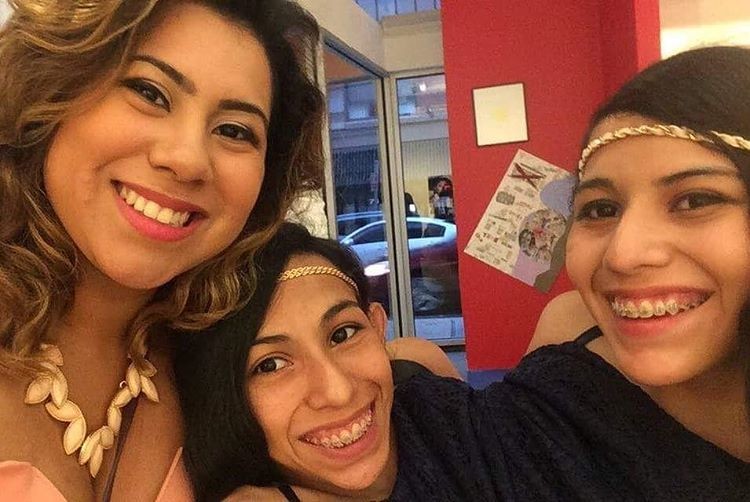 Лупита и Кармен Невероятная жизнь девочек-сиамских близнецов