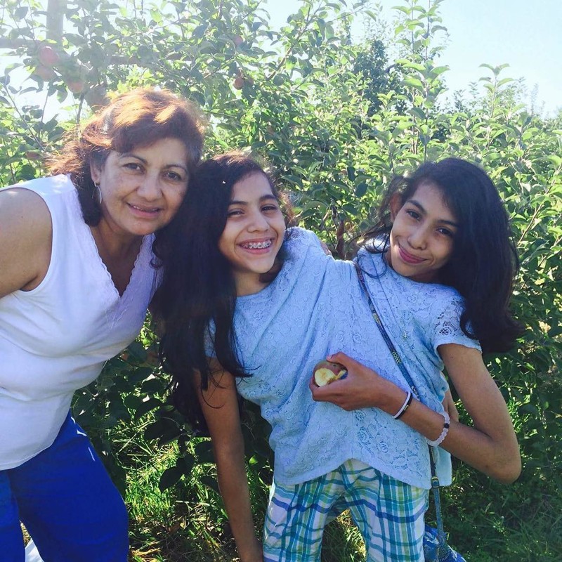 Лупита и Кармен Невероятная жизнь девочек-сиамских близнецов