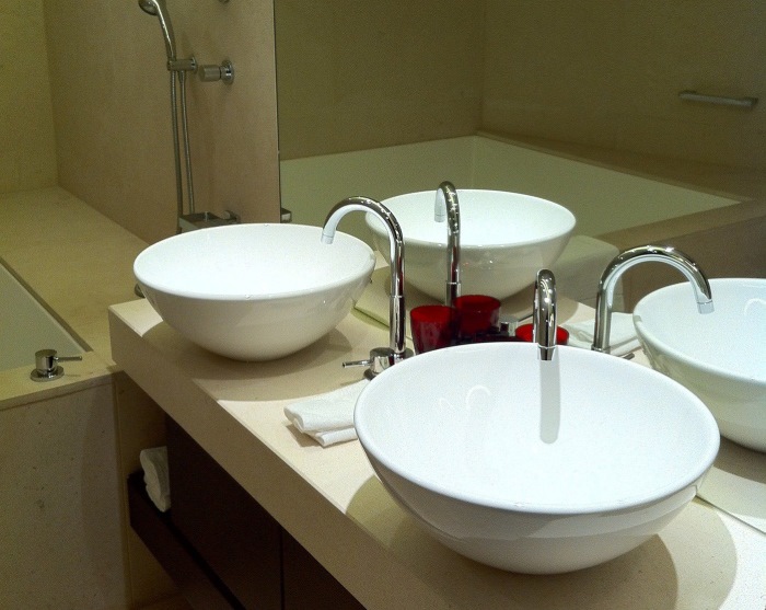 В отеле поставили камеры и увидели, ЧТО сделала горничная с мылом постояльцев!