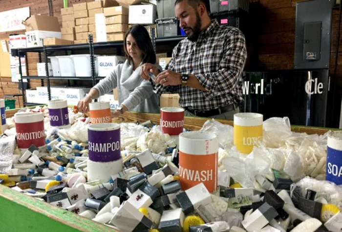 В отеле поставили камеры и увидели, ЧТО сделала горничная с мылом постояльцев!