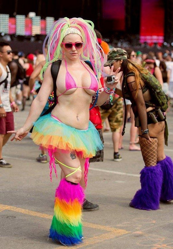 Забавные и пикантные фото с девушками