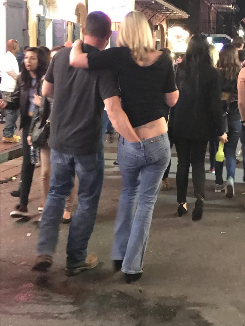 Забавные и пикантные фото с девушками