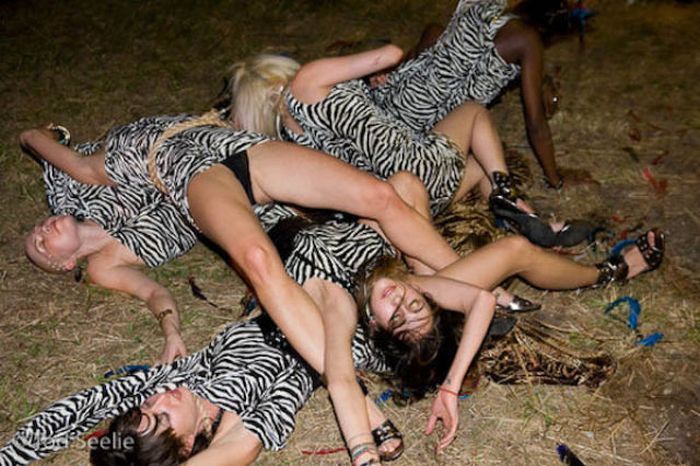 Девушки веселятся