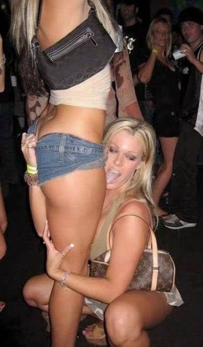 Девушки веселятся