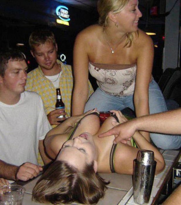 Девушки веселятся