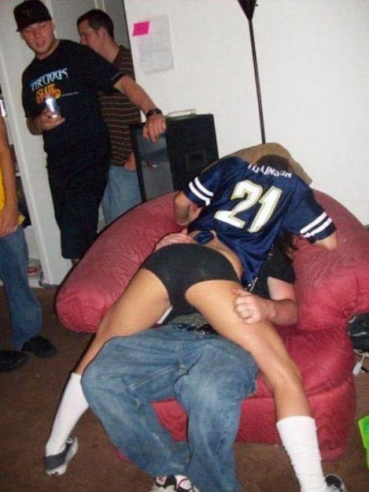 Девушки веселятся