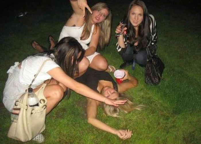 Девушки веселятся