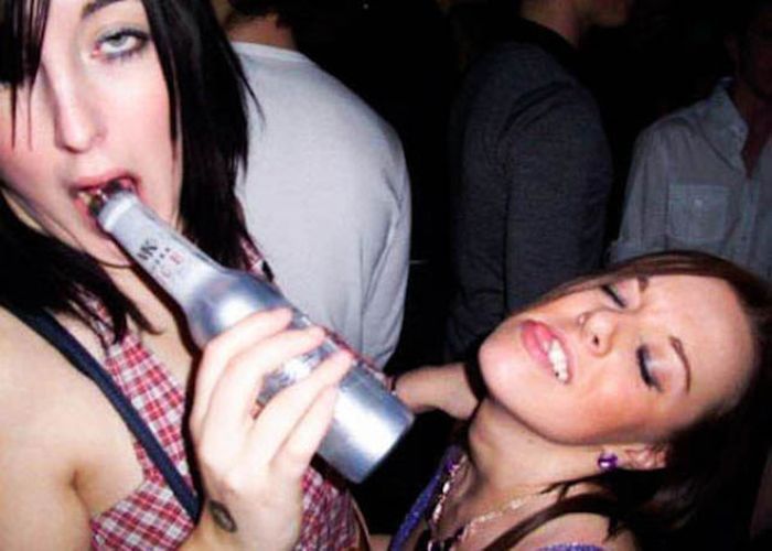 Девушки веселятся