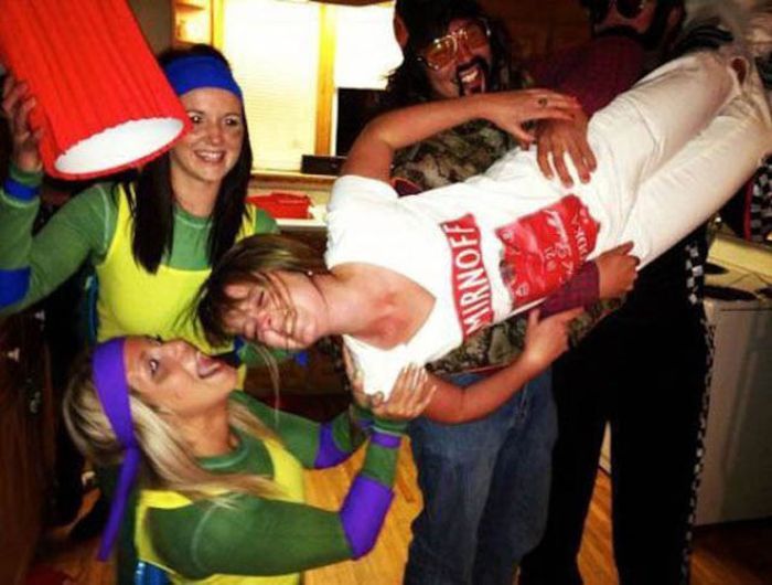 Девушки веселятся